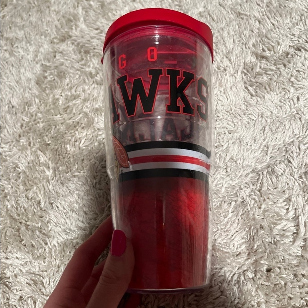 Tervis Chicago Blackhawks Tumbler with red lid - Picture 4 of 7